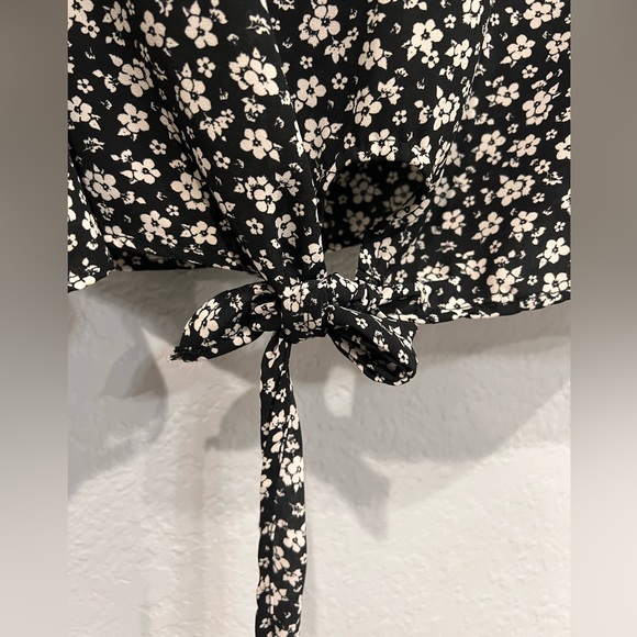 💐Emi & Joe Plus Size Blouse with flared sleeves - Picture 7 of 8